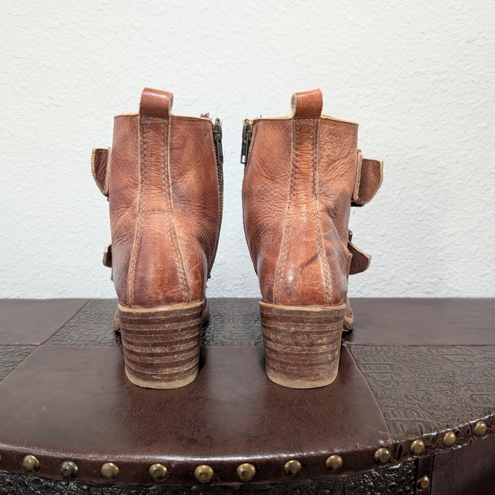 Frye Sabrina Double Buckle Boot in Saddle, size 8 - Picture 8 of 15